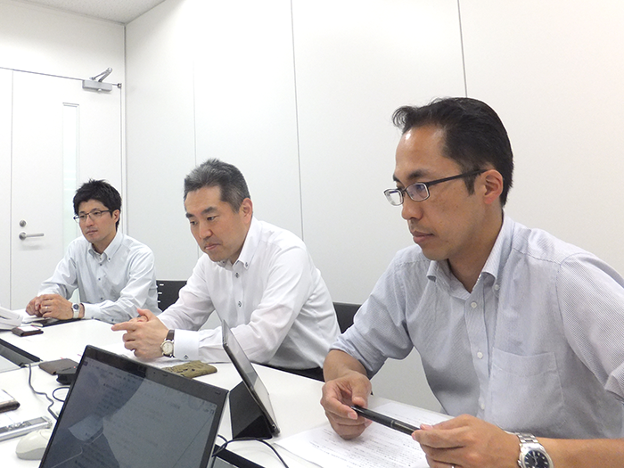 (左)伊藤 泰司 氏 (中)本間 陽一 氏 (右)菅野 直也 氏